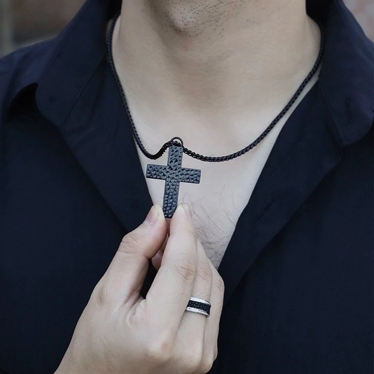 Hammered Cross Black Pendant Necklace suppliers