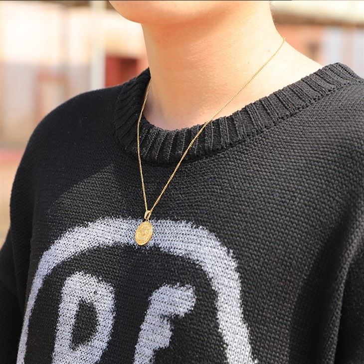 Embossed Medusa Round Pendant Necklace high quality Embossed Medusa Round Pendant Necklace high quality